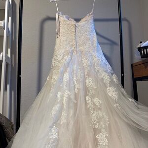 Elegant Lace Strapless Wedding Dress comes with two beaded belt options